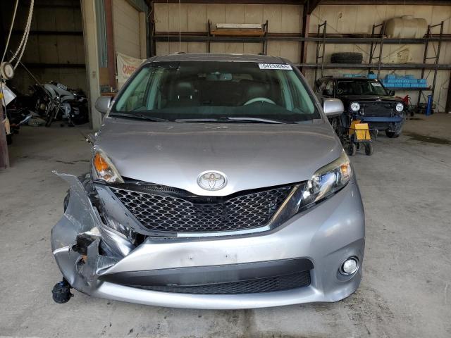  TOYOTA SIENNA 2013 Srebrny