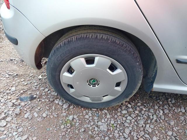 2004 SKODA FABIA COMF