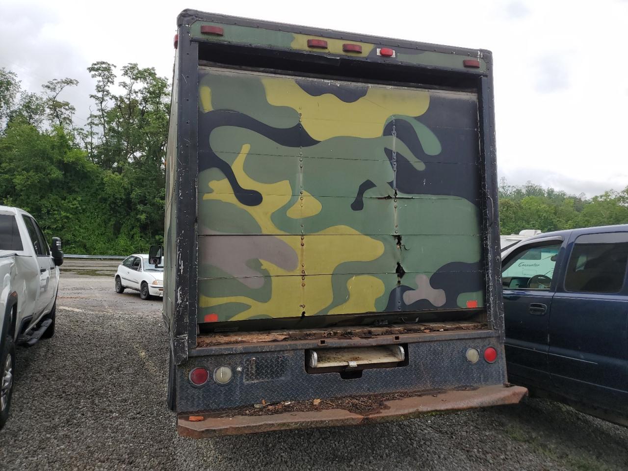 2006 GMC Savana Cutaway G3500 VIN: 1GDJG31U761138541 Lot: 64649235
