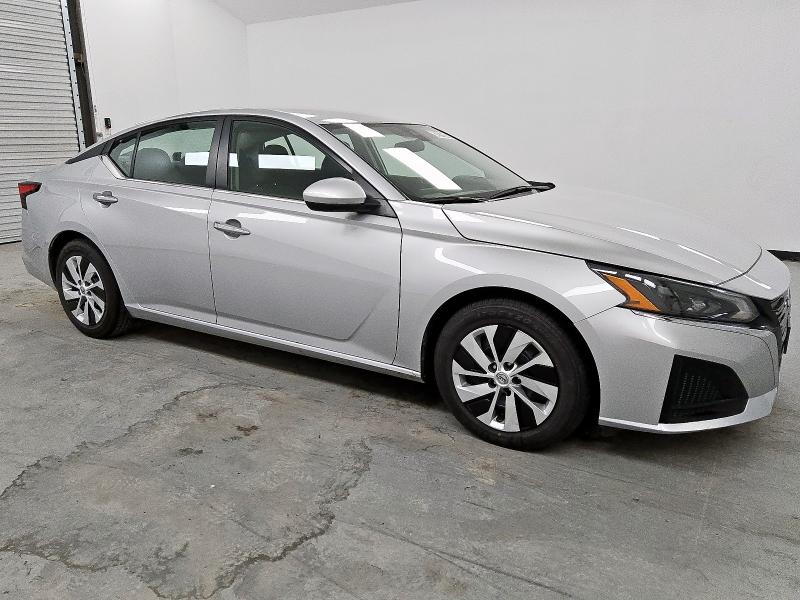  NISSAN ALTIMA 2023 Srebrny