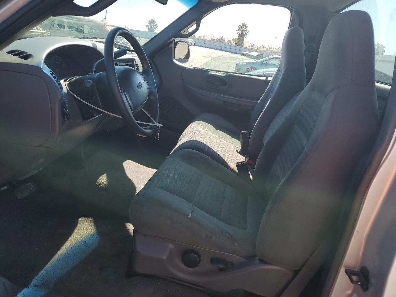 2002 Ford F150 VIN: 1FTRF17262NA75519 Lot: 64117805