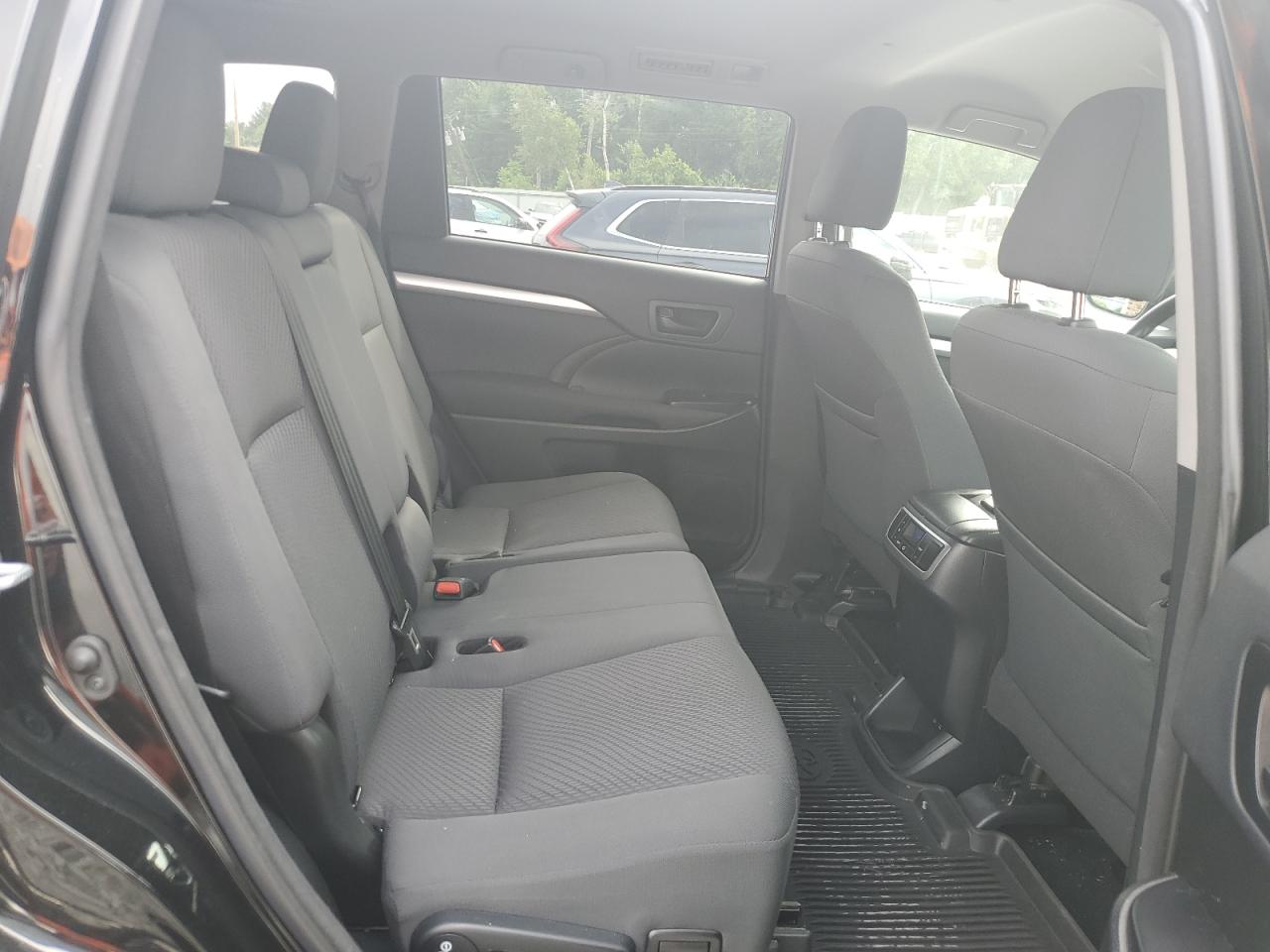 2018 Toyota Highlander Le VIN: 5TDBZRFH2JS906200 Lot: 64166765