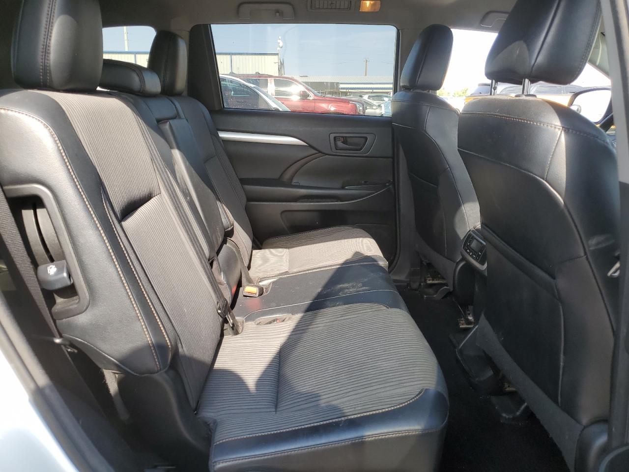 2018 Toyota Highlander Le VIN: 5TDBZRFH1JS889924 Lot: 64133855