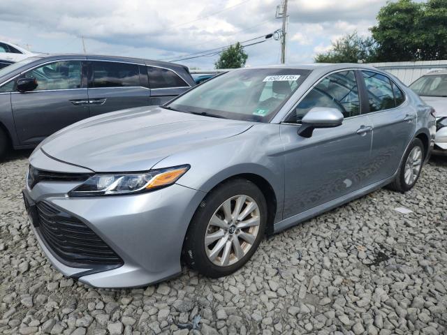  TOYOTA CAMRY 2018 Srebrny
