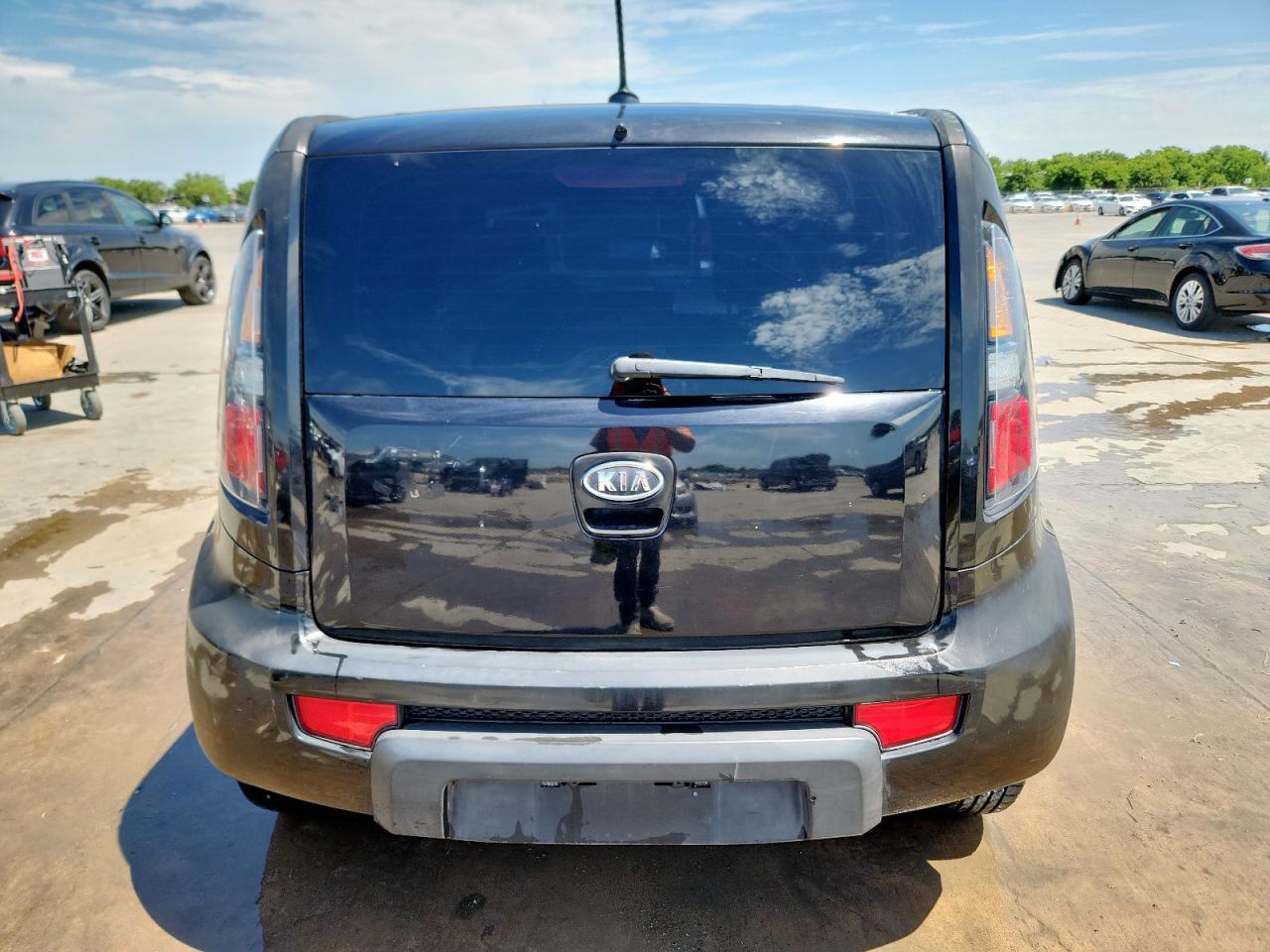 2011 Kia Soul + VIN: KNDJT2A24B7254845 Lot: 62287735