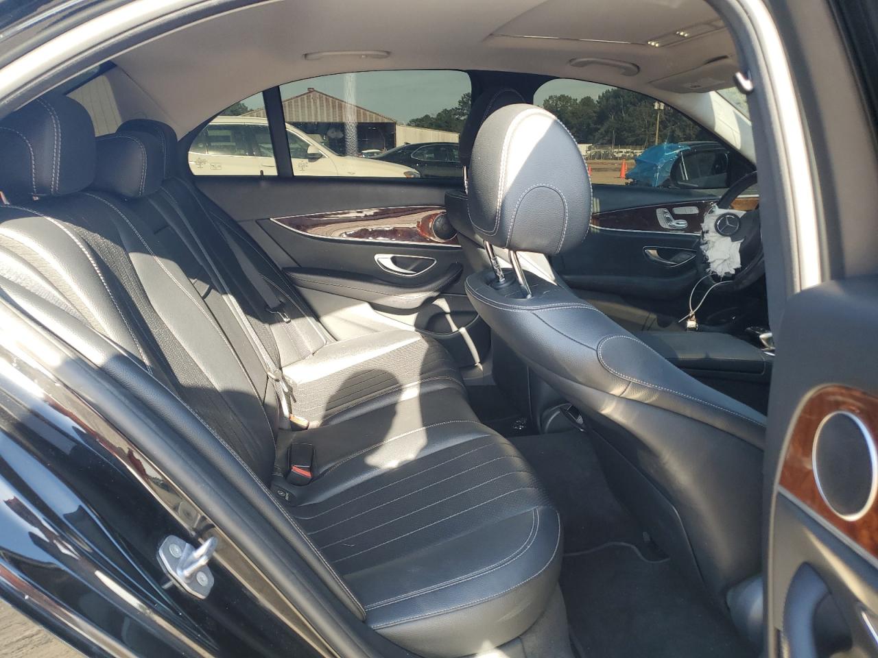 2018 Mercedes-Benz E 300 VIN: WDDZF4JB5JA303242 Lot: 64736775