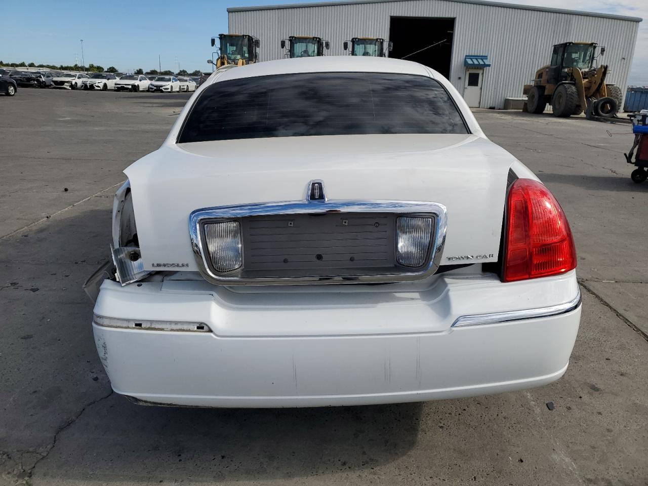 2010 Lincoln Town Car Signature Limited VIN: 2LNBL8CV3AX751758 Lot: 65819835