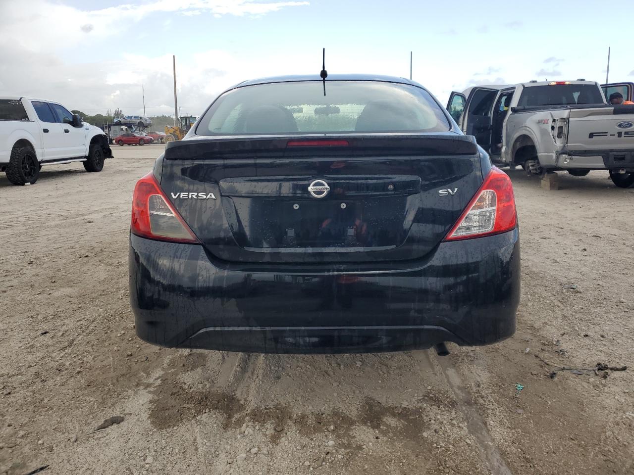2018 Nissan Versa S VIN: 3N1CN7AP3JL814055 Lot: 63210595