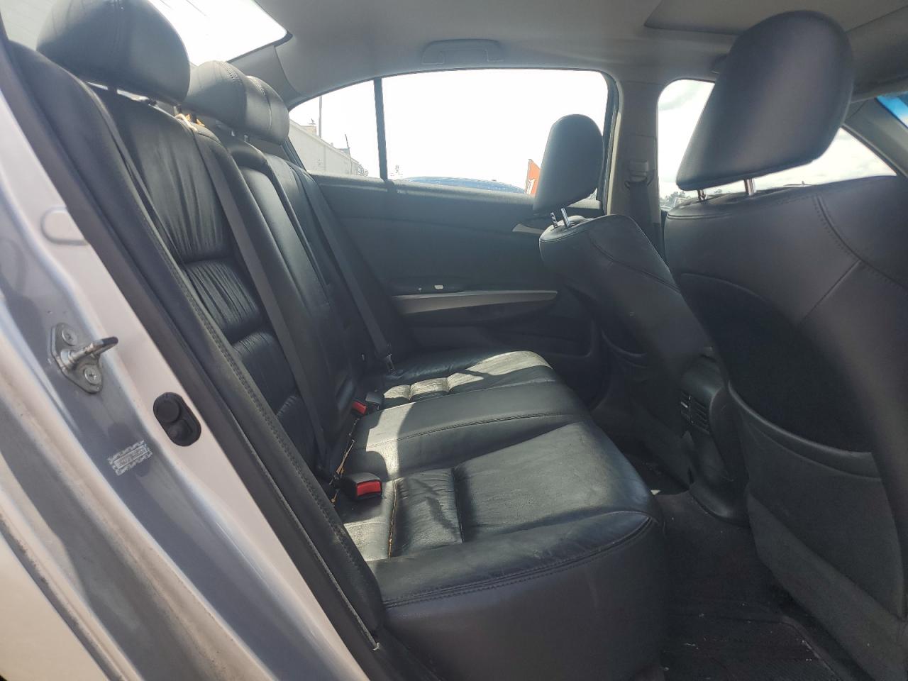 2010 Honda Accord Exl VIN: 1HGCP3F84AA005870 Lot: 64390435