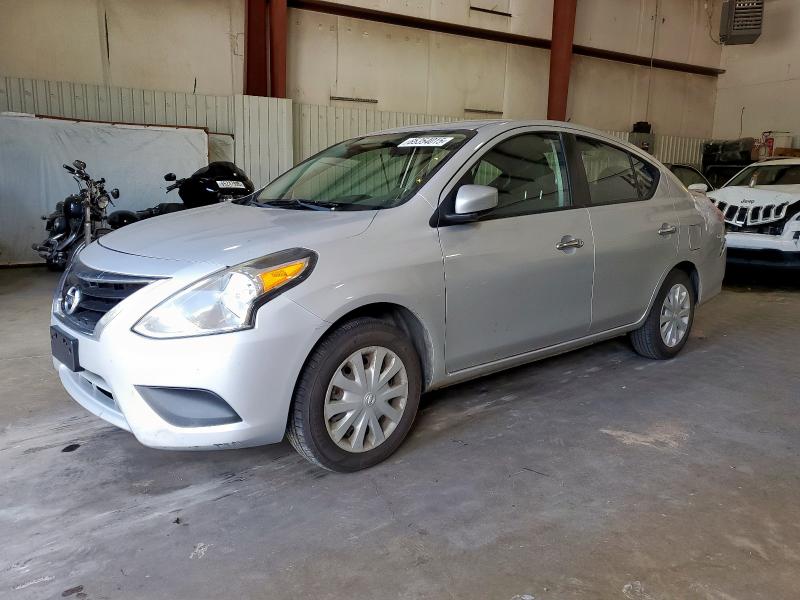  NISSAN VERSA 2018 Srebrny
