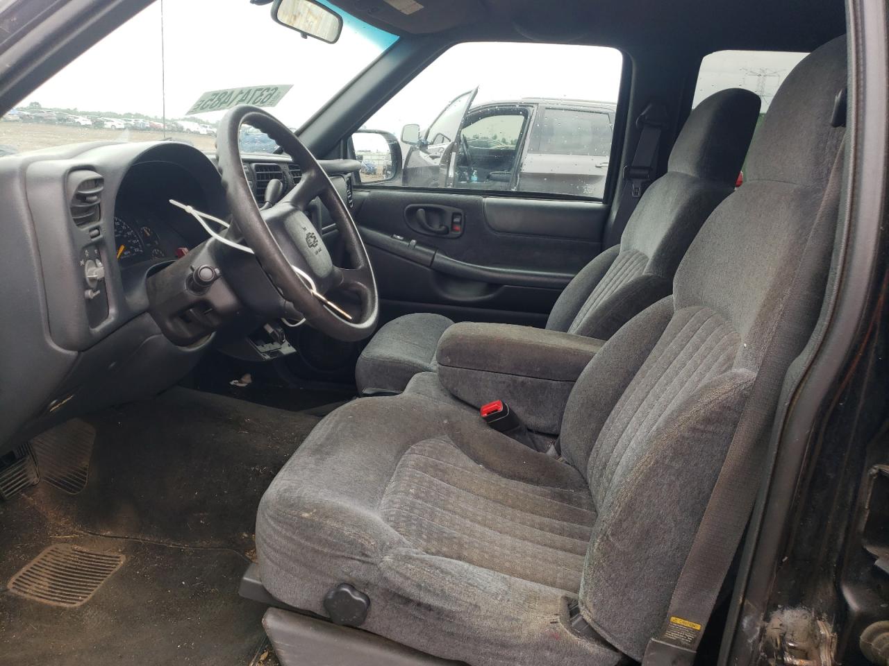 2000 Chevrolet Blazer VIN: 1GNDT13W1Y2112487 Lot: 63741485