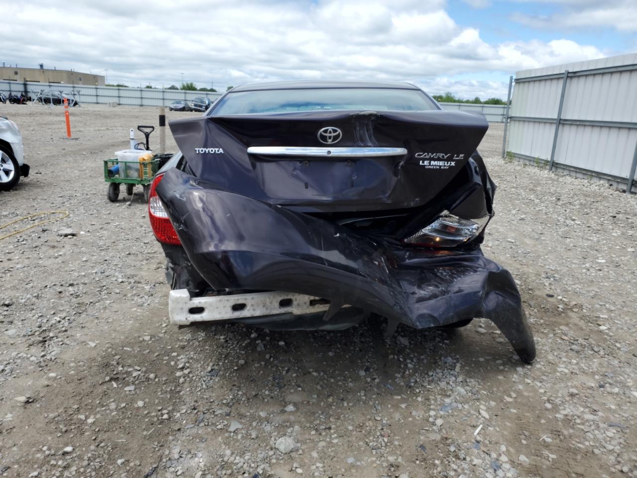 2004 Toyota Camry Le VIN: 4T1BE32K74U810276 Lot: 64744155