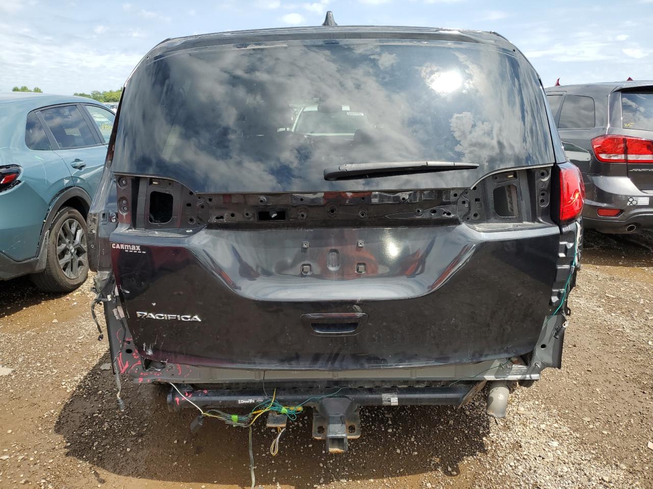 2017 Chrysler Pacifica Touring L VIN: 2C4RC1BG4HR788457 Lot: 64062355