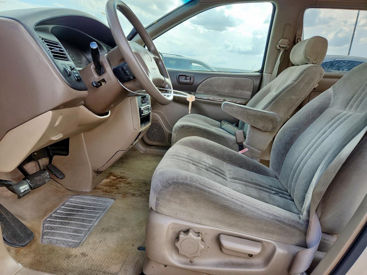 2000 Toyota Sienna Le VIN: 4T3ZF13C2YU218417 Lot: 63328035