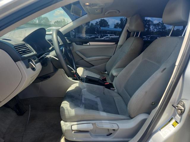Sedans VOLKSWAGEN PASSAT 2014 Srebrny