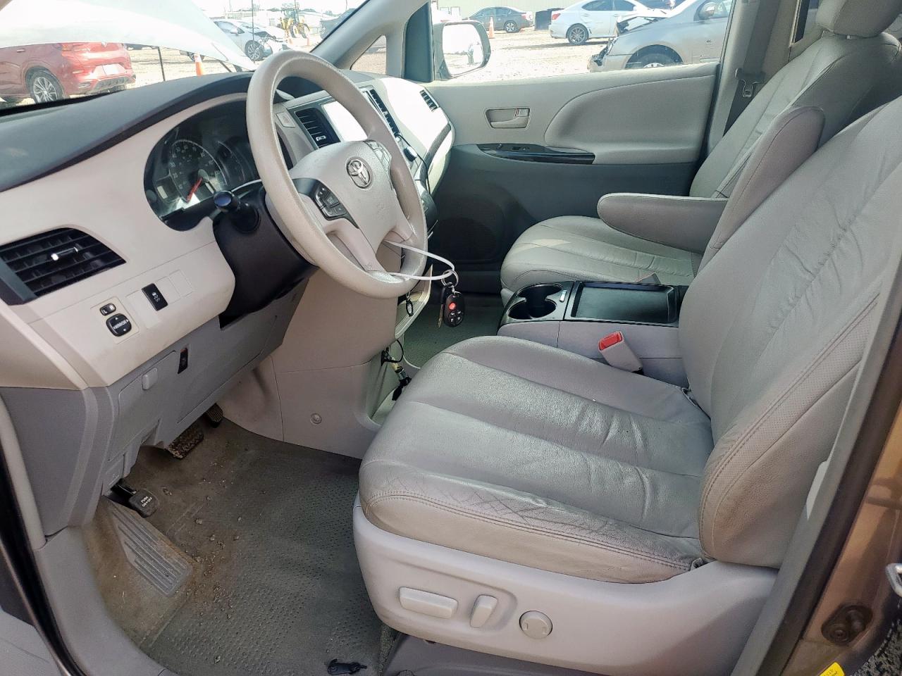 2011 Toyota Sienna Le VIN: 5TDKK3DC7BS171627 Lot: 64001605