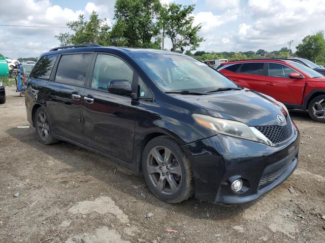 2017 TOYOTA SIENNA SE  