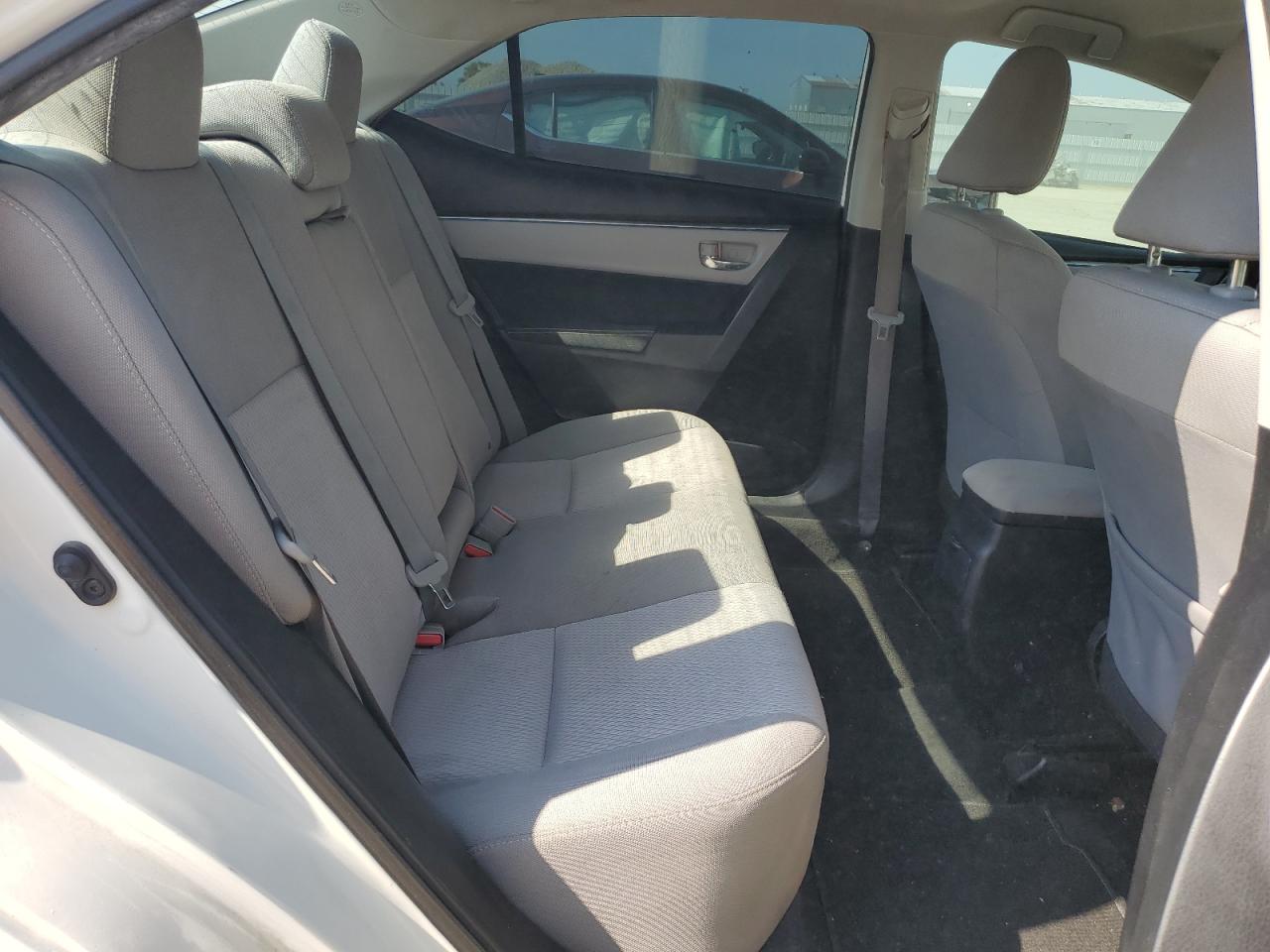 2015 Toyota Corolla L VIN: 2T1BURHE8FC400243 Lot: 65074075