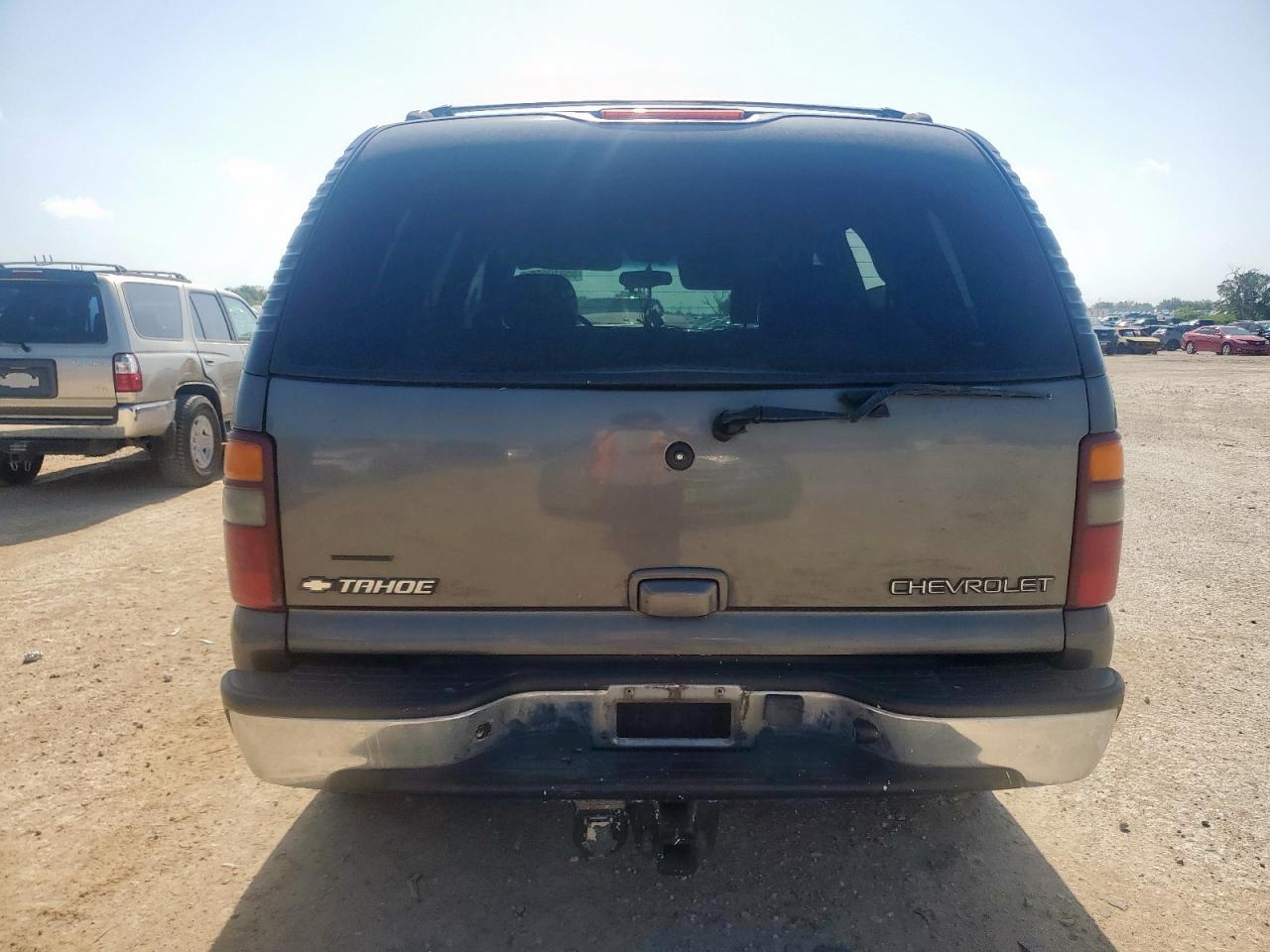 2002 Chevrolet Tahoe C1500 VIN: 1GNEC13ZX2J205777 Lot: 65010255