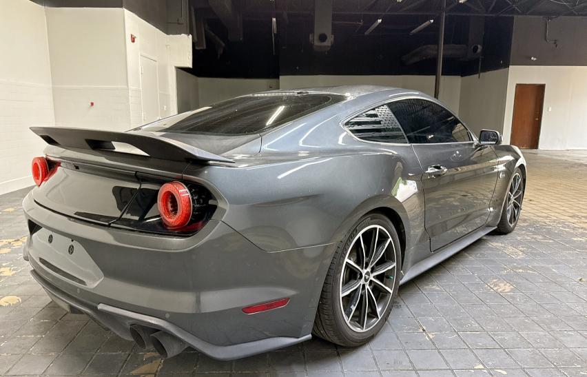  FORD MUSTANG 2018 Серый