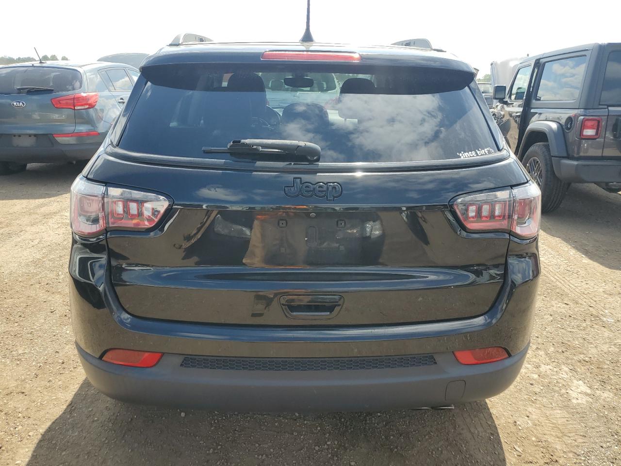 2018 Jeep Compass Latitude VIN: 3C4NJCBBXJT409520 Lot: 65459865
