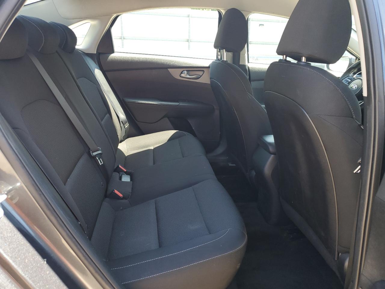 3KPF24AD9ME334313 2021 Kia Forte Fe