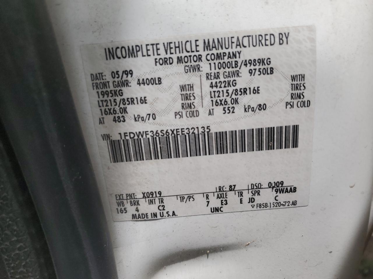 1999 Ford F350 Super Duty VIN: 1FDWF36S6XEE32135 Lot: 64213015