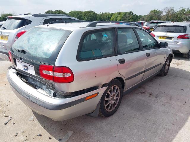 2003 VOLVO V40 S
