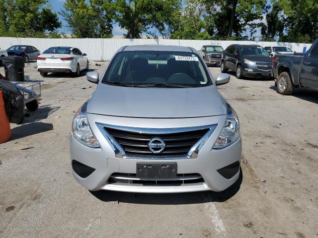  NISSAN VERSA 2019 Серебристый