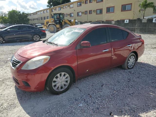 Sedans NISSAN VERSA 2013 Czerwony