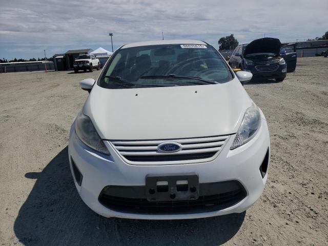 Седаны FORD FIESTA 2013 Белы
