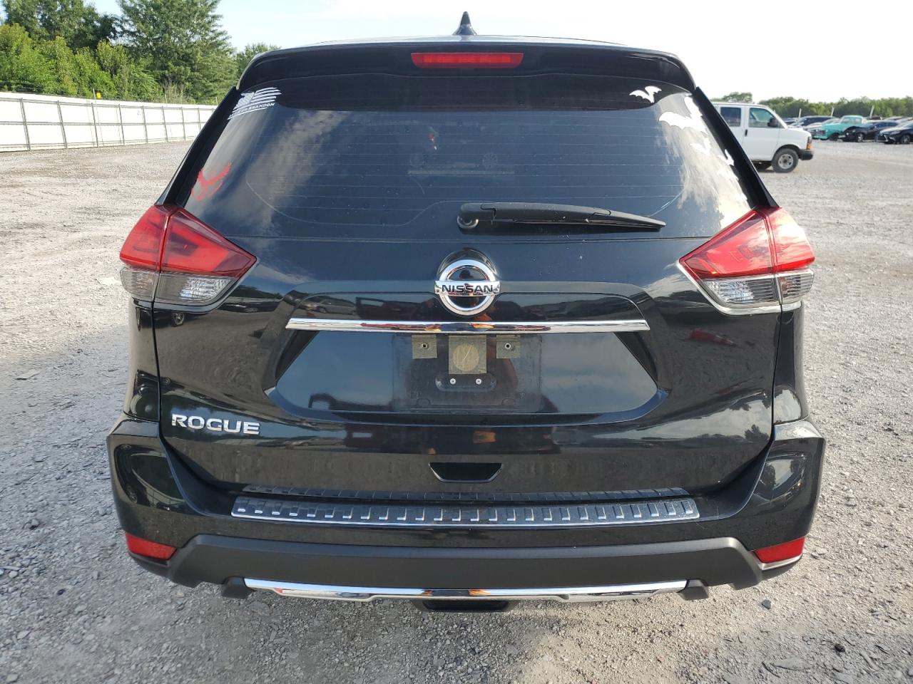 2017 Nissan Rogue S VIN: JN8AT2MT6HW402341 Lot: 64939035
