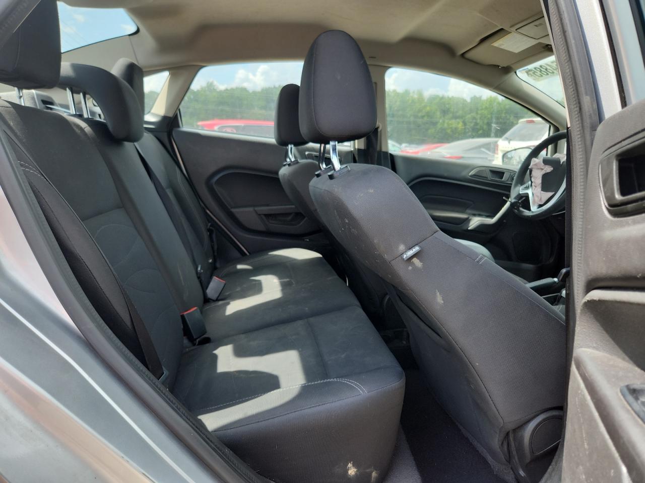 3FADP4BJ2KM128708 2019 Ford Fiesta Se