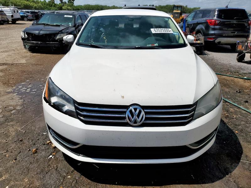 Седаны VOLKSWAGEN PASSAT 2015 Белы