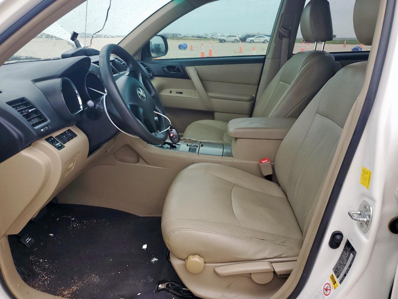 2011 Toyota Highlander Base VIN: 5TDZK3EHXBS040586 Lot: 63683955