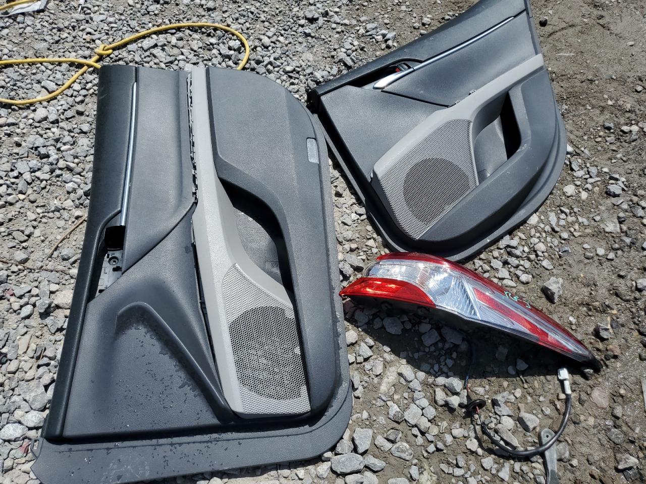 4T1B11HK6JU561388 2018 Toyota Camry L