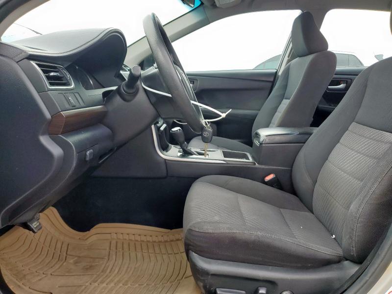 Sedans TOYOTA CAMRY 2017 Beżowy