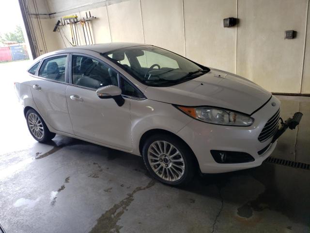 Седани FORD FIESTA 2016 Білий