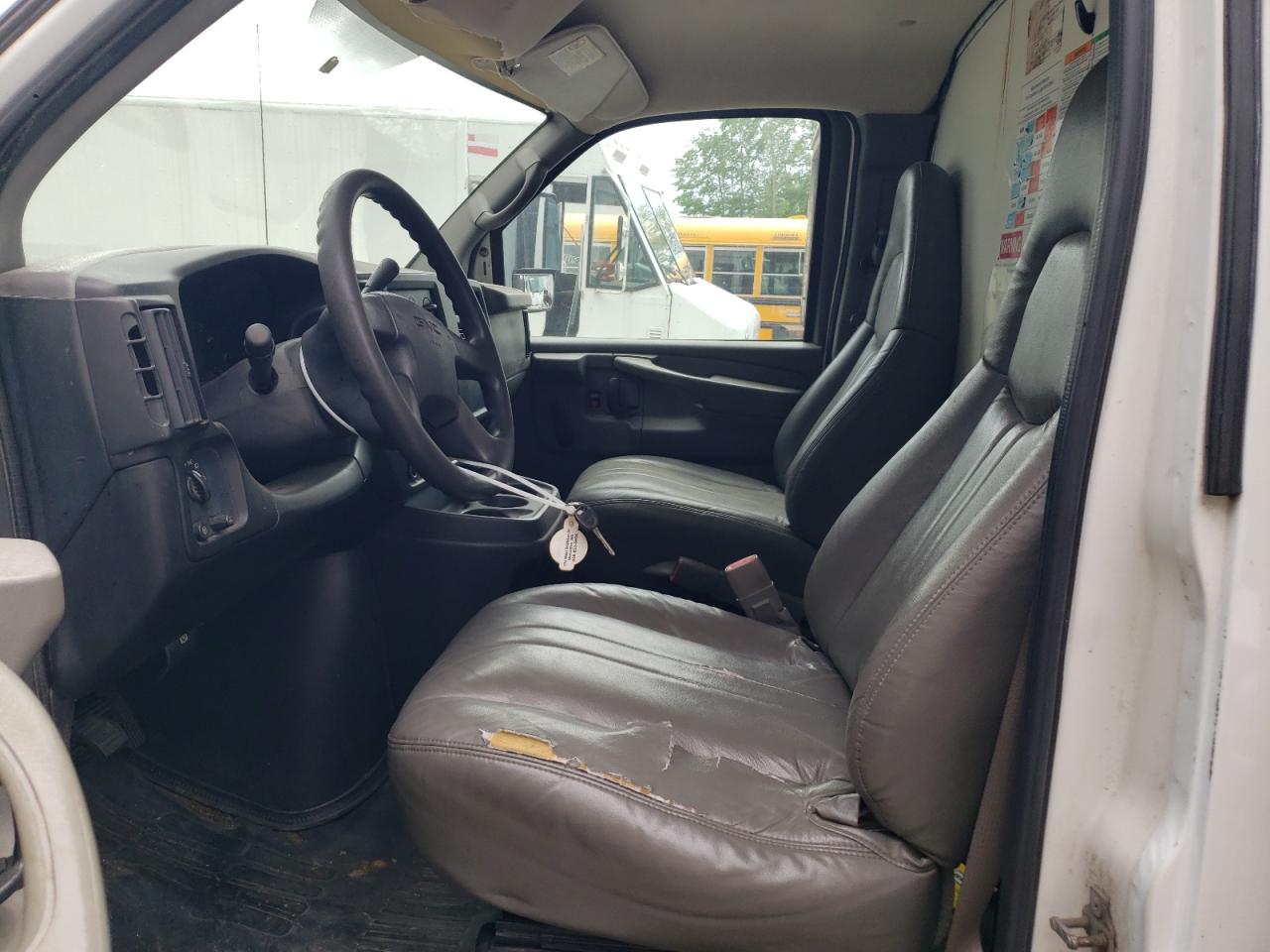 2005 GMC Savana Cutaway G3500 VIN: 1GDJG31VX51907086 Lot: 64184195