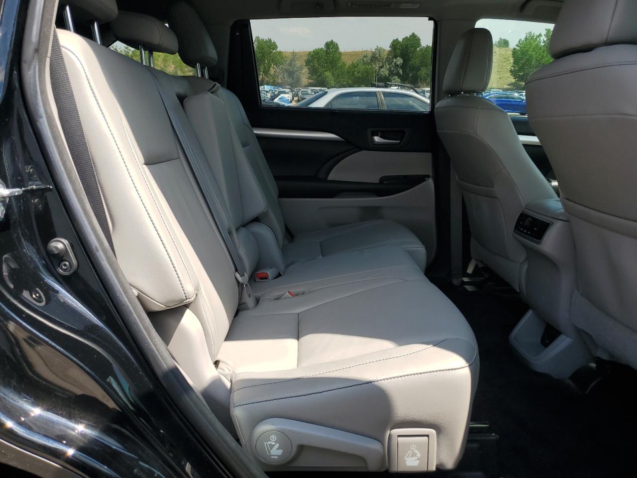 2018 Toyota Highlander Se VIN: 5TDKZRFH7JS533705 Lot: 66550945