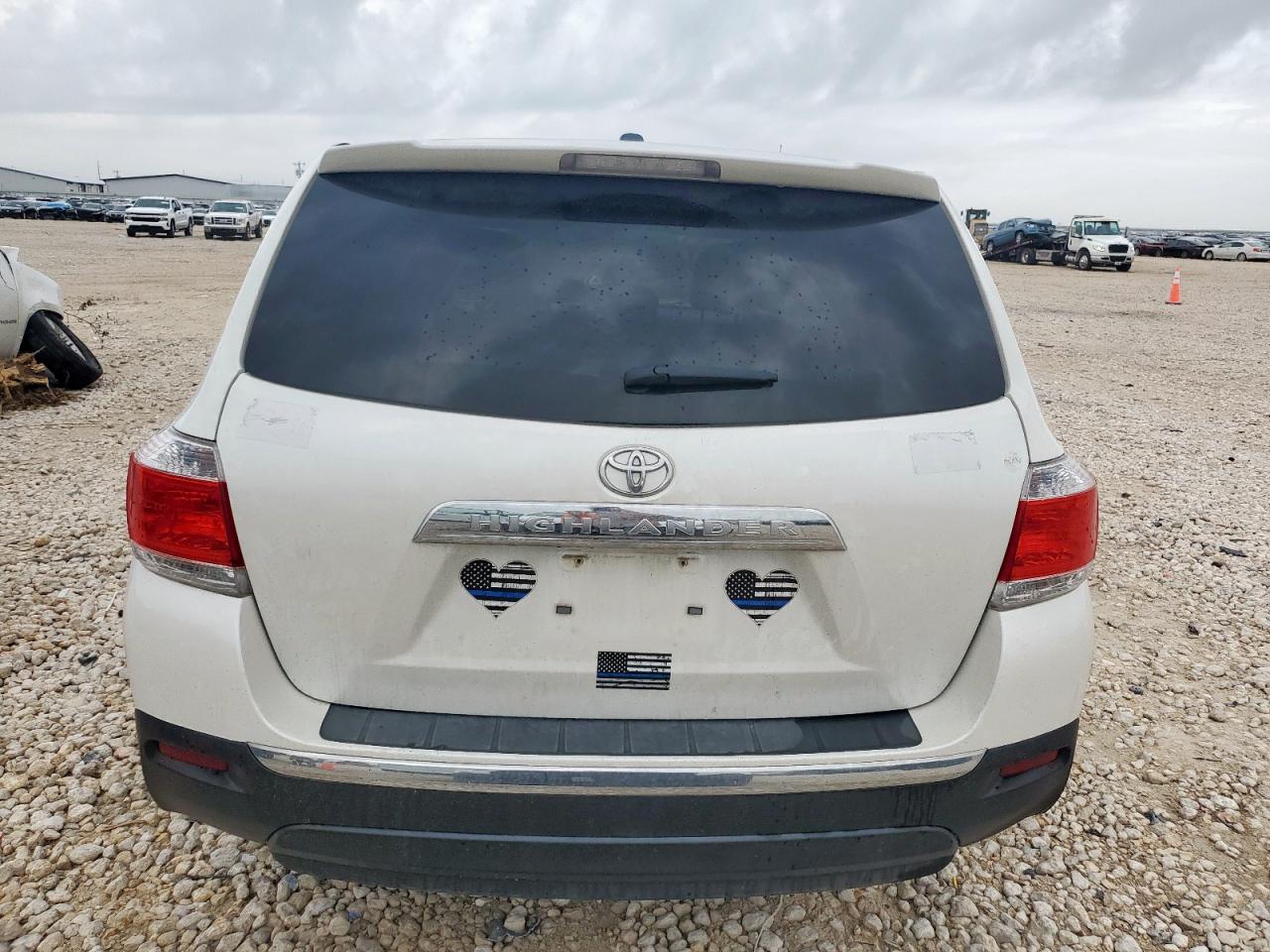 2011 Toyota Highlander Base VIN: 5TDZK3EHXBS040586 Lot: 63683955