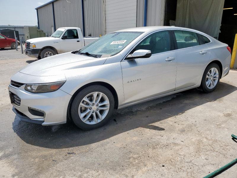 Sedans CHEVROLET MALIBU 2017 Srebrny