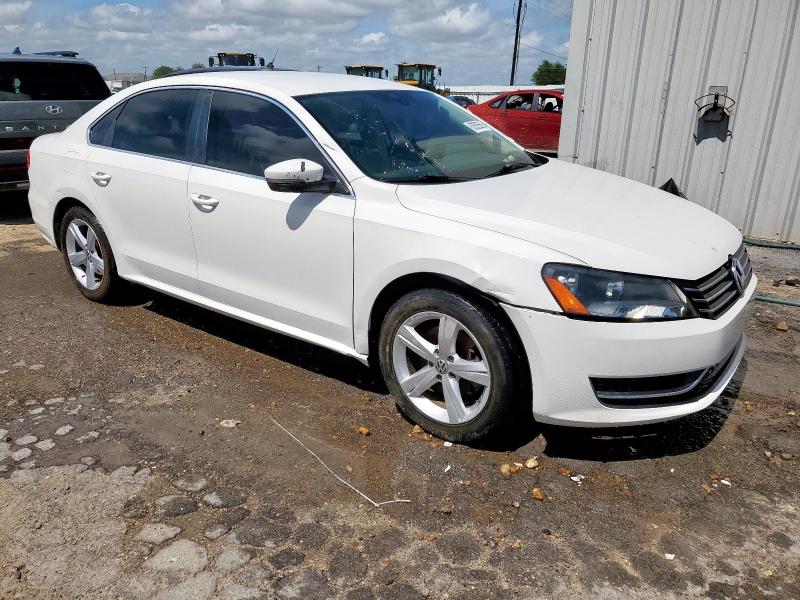 Седаны VOLKSWAGEN PASSAT 2015 Белы
