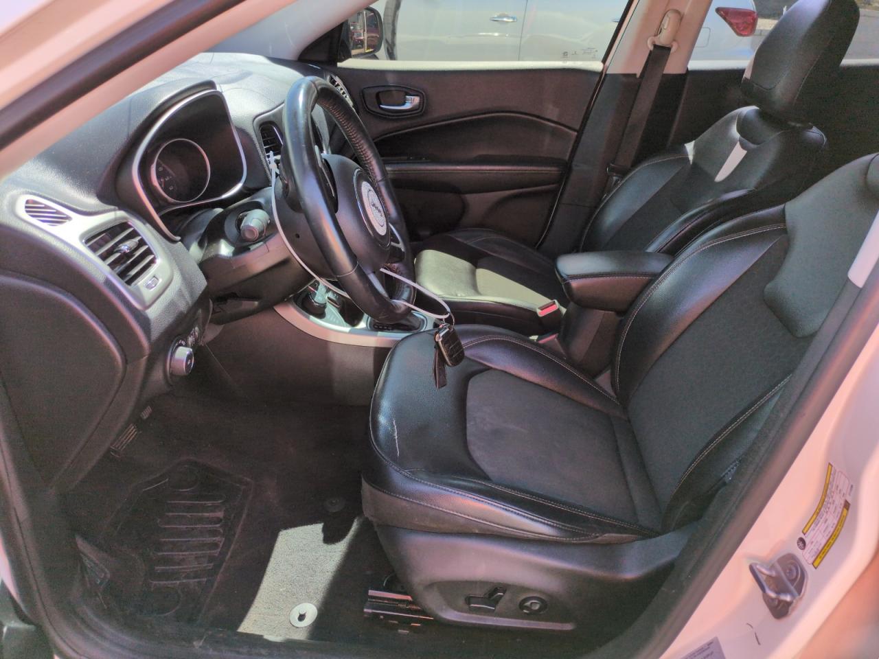 2018 Jeep Compass Latitude VIN: 3C4NJDBB0JT112259 Lot: 63433985