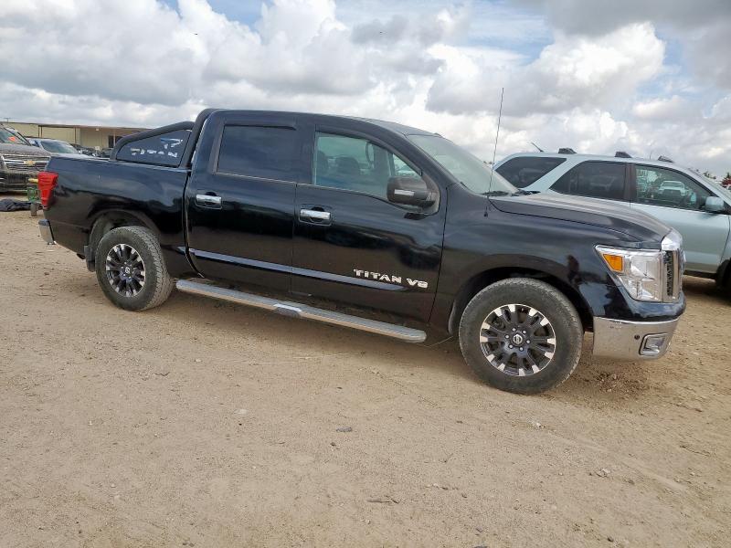  NISSAN TITAN 2018 Czarny