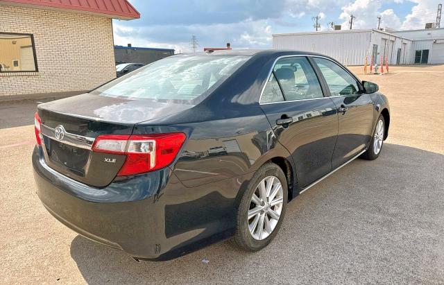 Sedans TOYOTA CAMRY 2013 Granatowy