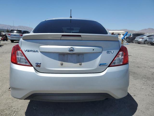  NISSAN VERSA 2015 Srebrny