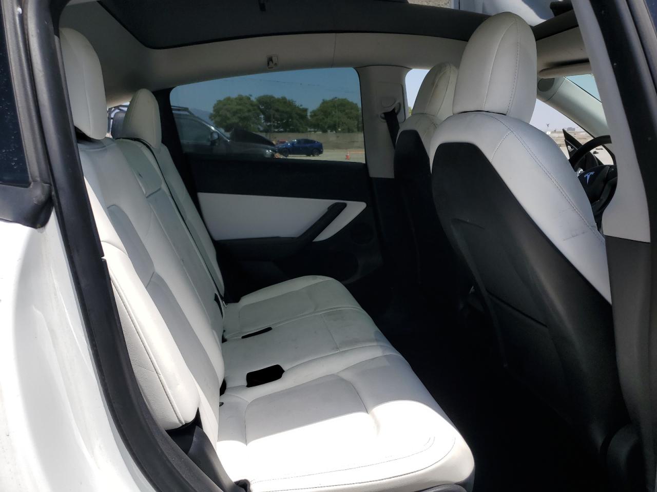 5YJYGAEE0MF178975 2021 Tesla Model Y