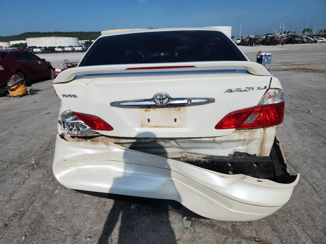 2004 Toyota Avalon Xl VIN: 4T1BF28B24U350653 Lot: 63328065
