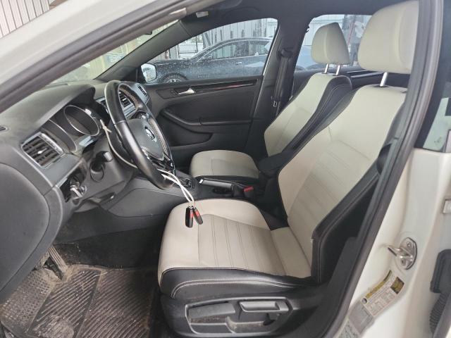 Sedans VOLKSWAGEN JETTA 2015 Biały